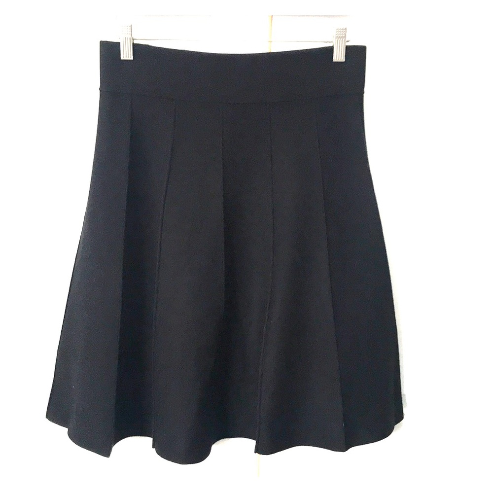 Pleated black skirt